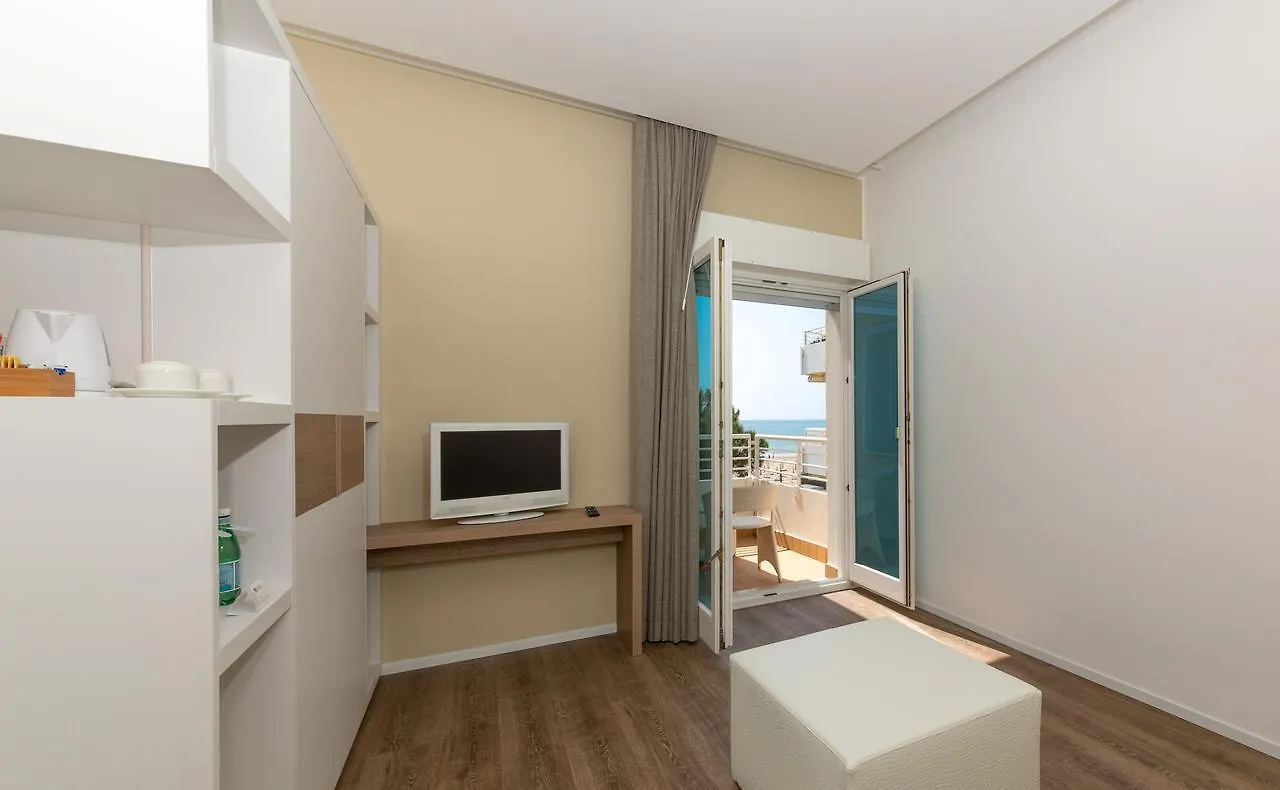 Hotel Aurora ليدو دي يسولو